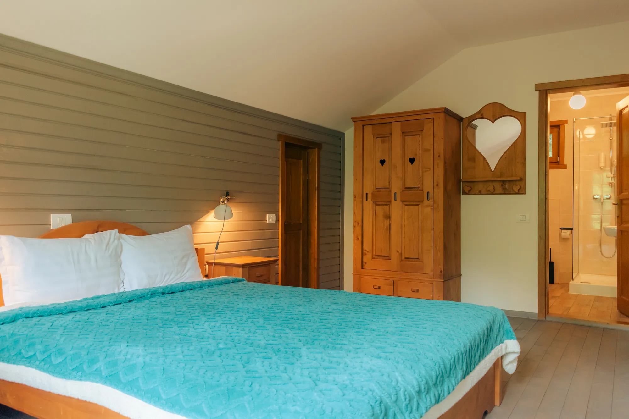 Living spațios cu decor rustic Chalet Chiba